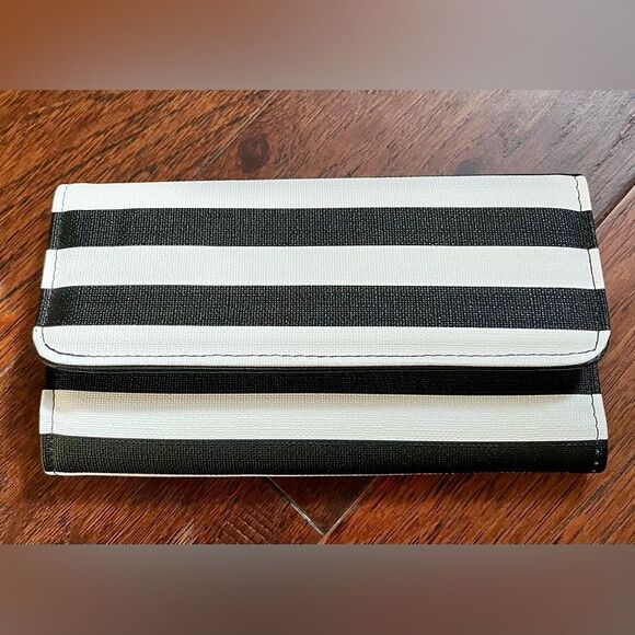 KUT from the Kloth Black&White Trifold Vegan Envelop Striped Wallet Bonus Chain - Picture 2 of 9